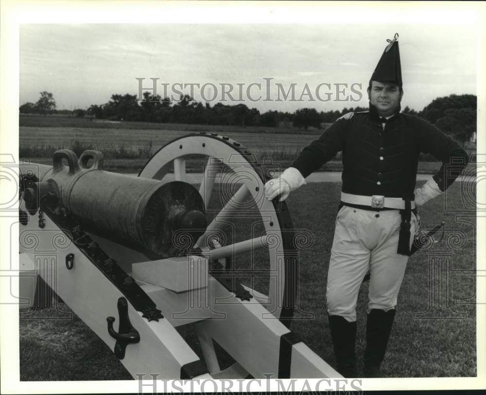 1995 Press Photo Jeff Larock dressed as British Captain at Chalmette Battlefield - Historic Images