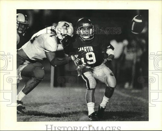 1989 Press Photo Football - Brother Martin's Chad LaRose gets hit by Marc Milano- Historic Images