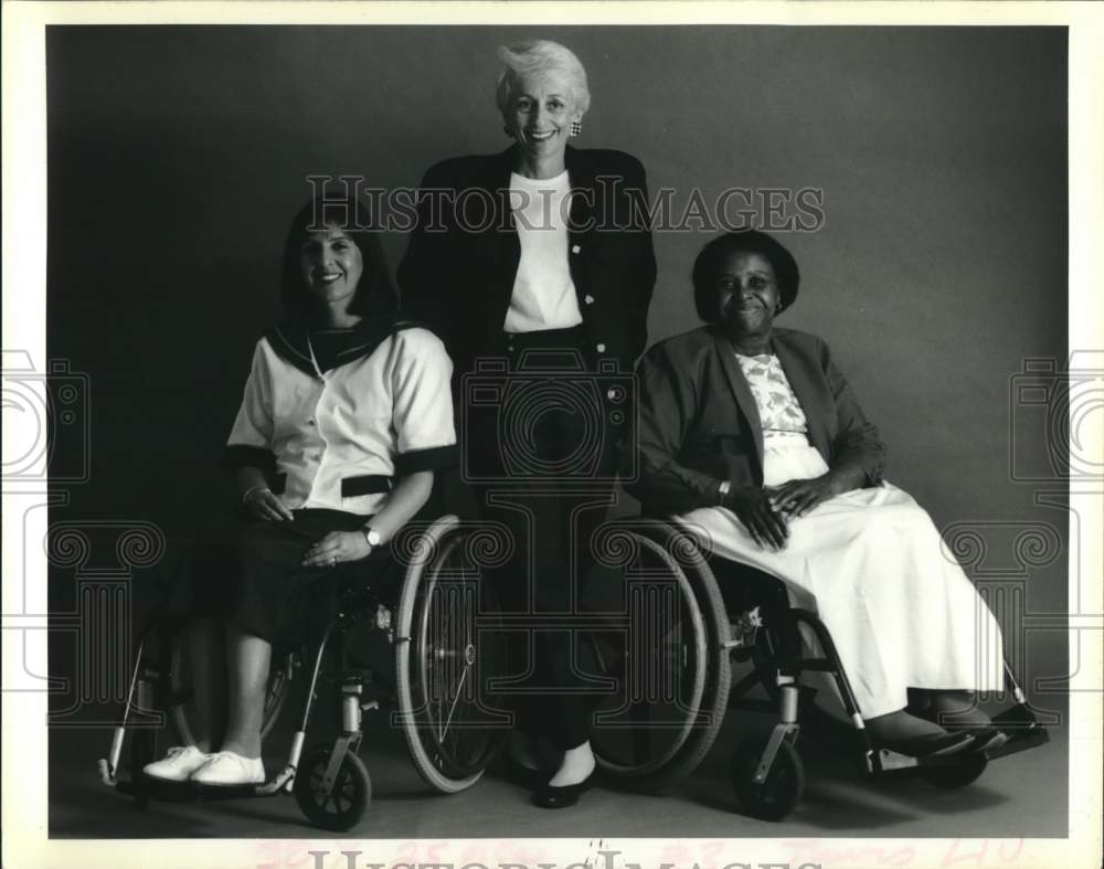 1992 Press Photo Fashions for the &#39;physically challenged&#39; woman by Lyn Jackson - Historic Images