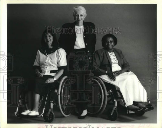 1992 Press Photo Fashions for the 'physically challenged' woman by Lyn Jackson - Historic Images
