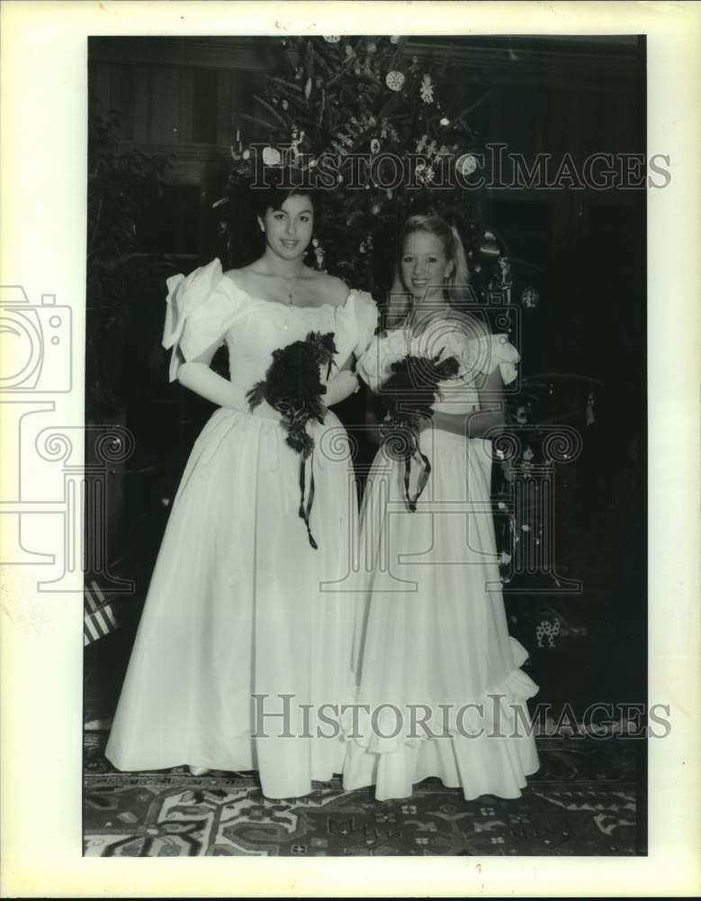 1990 Press Photo Debutantes at Essex Presentation Lisette Korner and Abby Bell - Historic Images