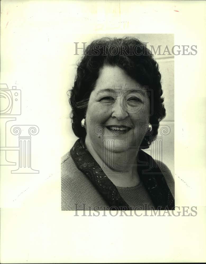 1987 Press Photo Volunteer Carolyn Koehl of East Jefferson Bureau - Historic Images