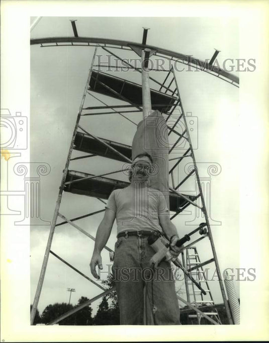 1994 Press Photo Artist Steven Kline's work titled A Stage for Viewing - Historic Images