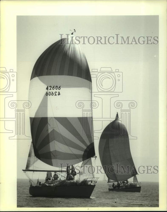 1989 Press Photo Spinnakers are up for the sailboat race in Lake Pontchartrain - Historic Images