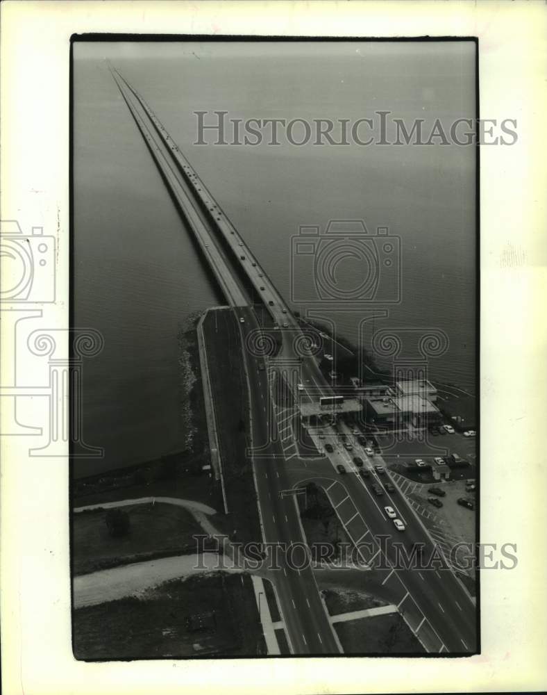 1992 Press Photo Bridge is planned to be built over Lake Pontchartrain - Historic Images