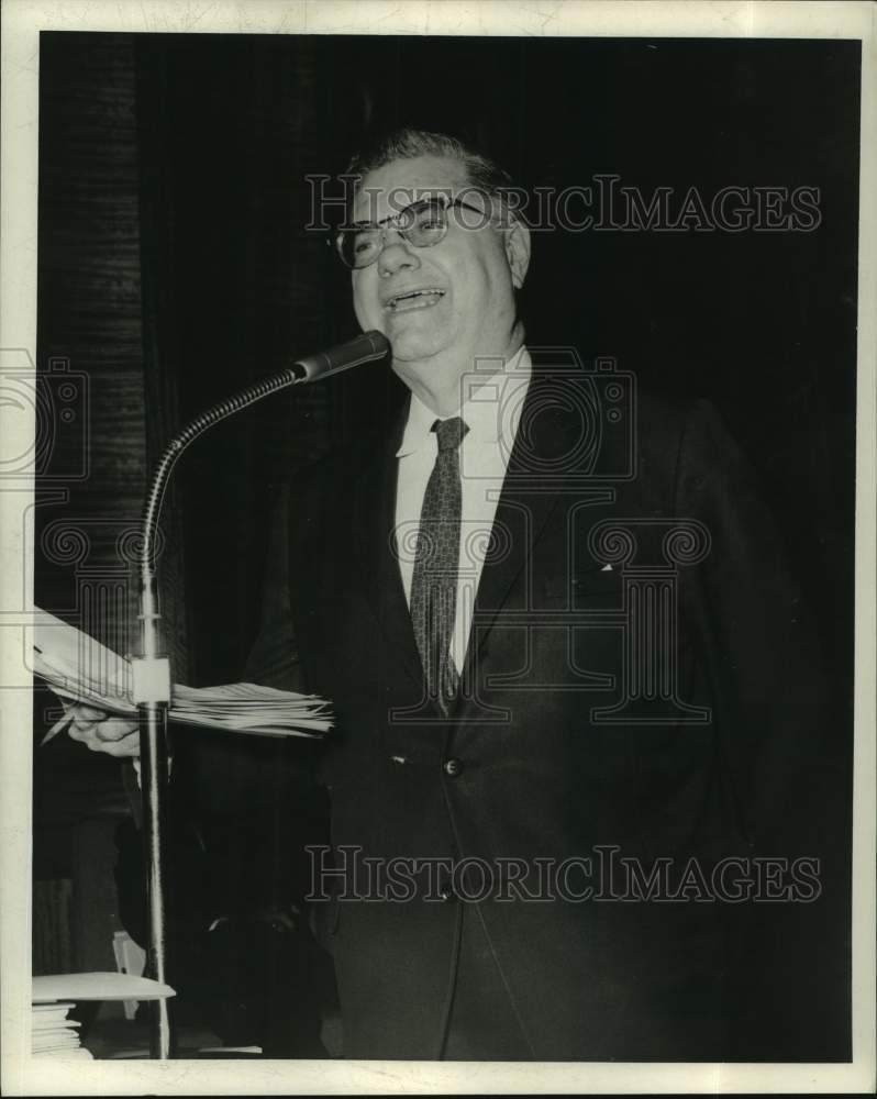 1966 Harnett T. Kane addressing a meeting of his group - Historic Images