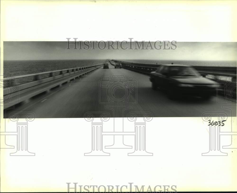 1991 Press Photo Morning traffic on the Lake Pontchartrain Causeway - Historic Images