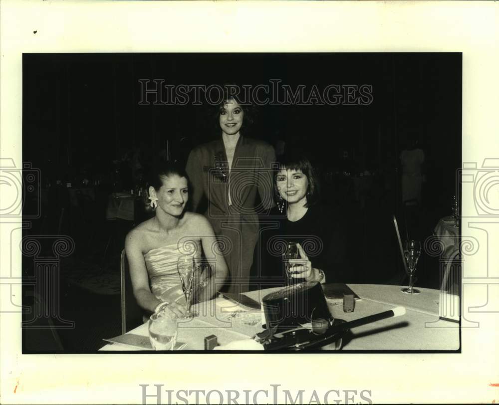 1989 Press Photo Alpha Awards - Carey Dazet, Denise Garon-Giosa, Janie Koger - Historic Images