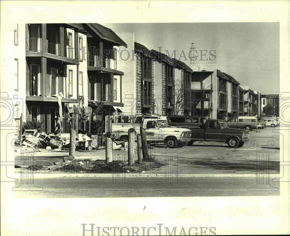 1987 Press Photo Abandoned condemned apartment complex of Lakeshore Village - Historic Images