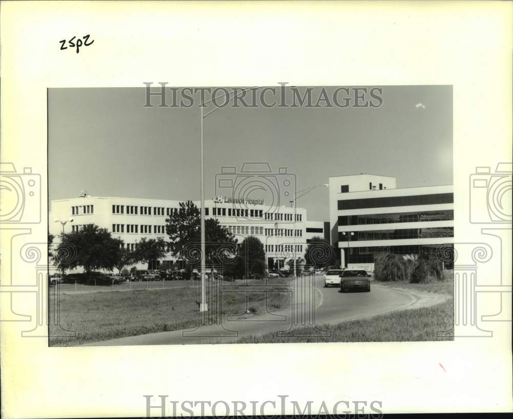 1995 Press Photo Exterior of the Lakeside Hospital - Historic Images