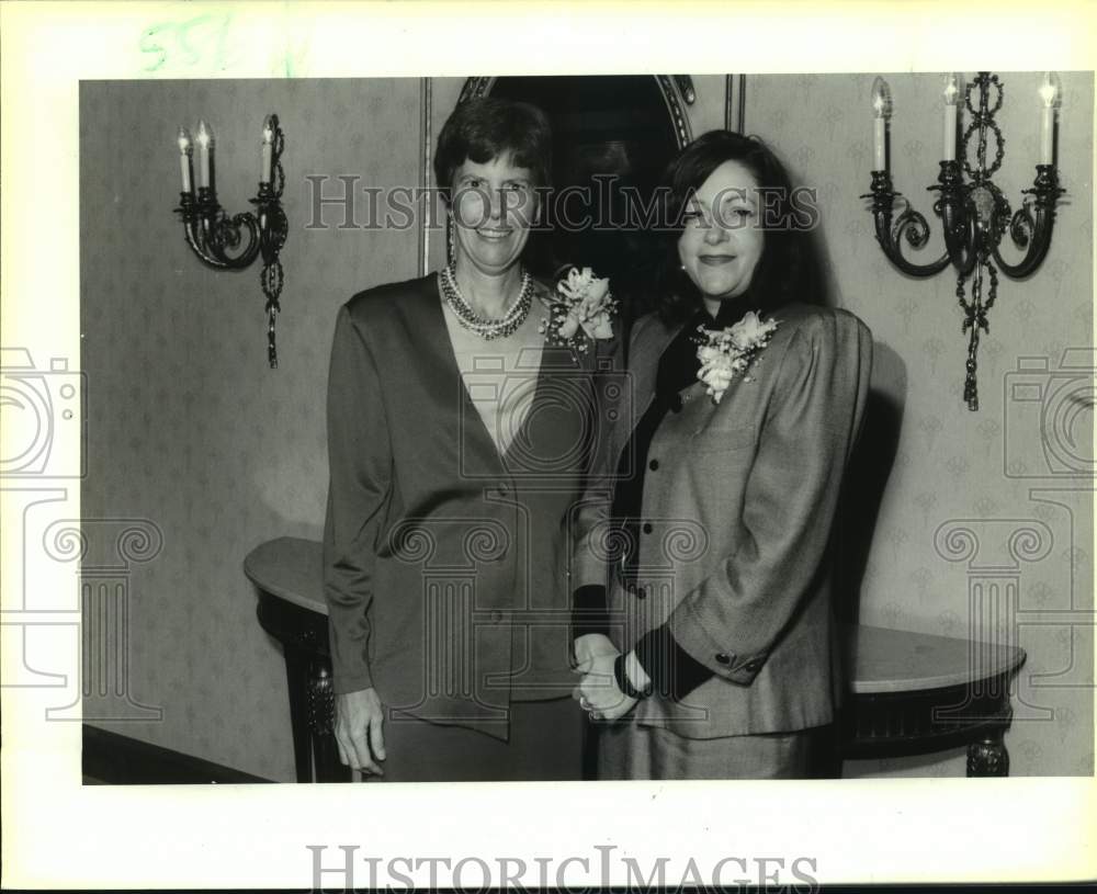 1990 Press Photo Dorothy Klyce and Rosary O&#39;Neill - Career Womens Lunch - Historic Images