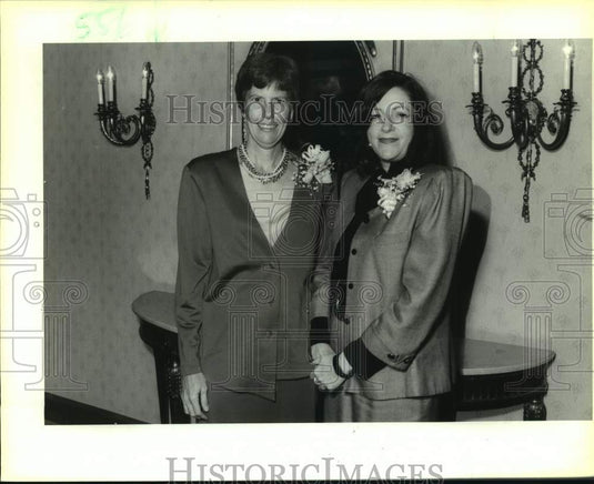1990 Press Photo Dorothy Klyce and Rosary O'Neill - Career Womens Lunch - Historic Images