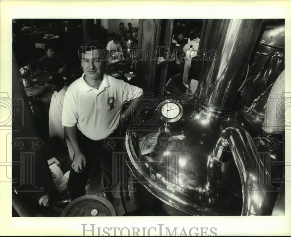 Press Photo Brewmaster Wolfram Koehler With Brew Tanks, Crescent City Brewhouse - Historic Images