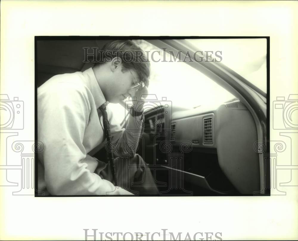 1995 Press Photo Matthew Koenecker In His Recently Stolen Car, Found Contaband - Historic Images