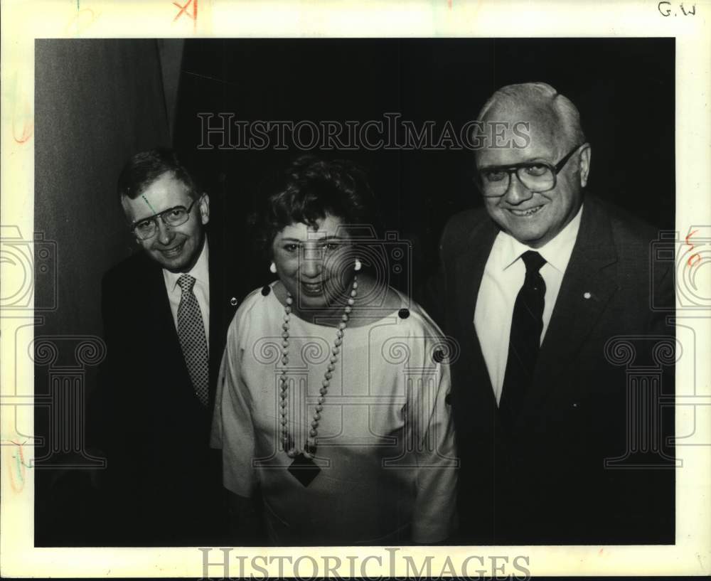 1988 Press Photo Jim Collins, Irene Klinger and Tom Felters at Spring Magic show - Historic Images