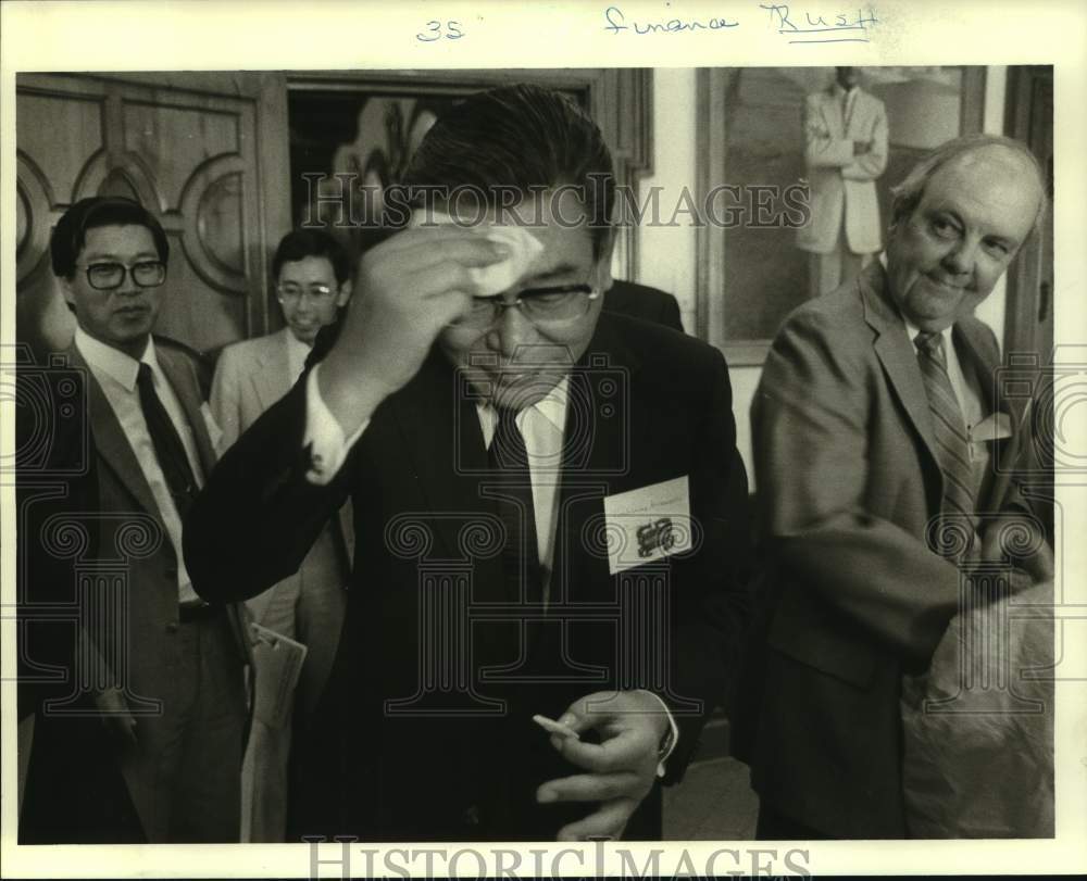 1986 Press Photo Toshimine Kobayashi, President of Nichii Company at trade show - Historic Images