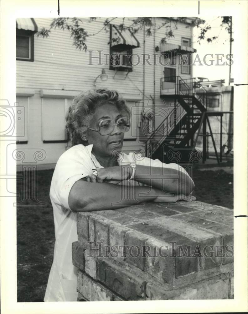 1990 Press Photo Mrs. Elaine Jackson operates a day-care near Canal expansion. - Historic Images