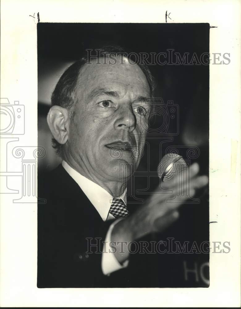 1988 Press Photo Senator J. Bennett Johnston speaks to Metairie Rotarian Club - Historic Images