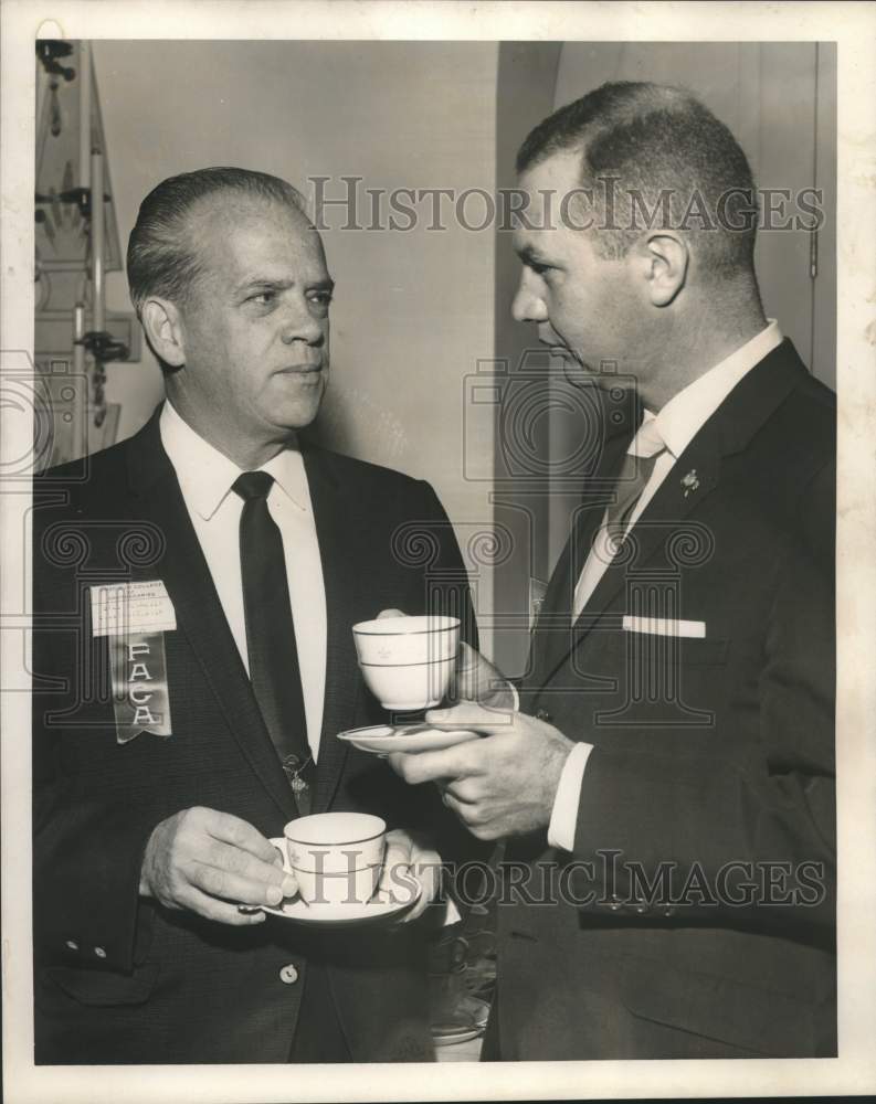 Press Photo New Orleans-William Hennessy &amp; Roger W. Cain at Apothecaries Event - Historic Images