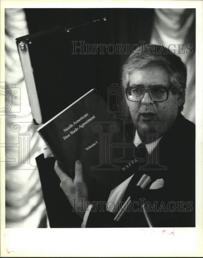 1993 Press Photo Thomas E. Johnson,  NAFTA expert and attorney at a Conference - Historic Images