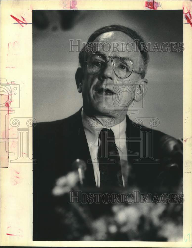 1990 Press Photo Senator Johnston addresses a convention of Louisiana Sheriffs. - Historic Images