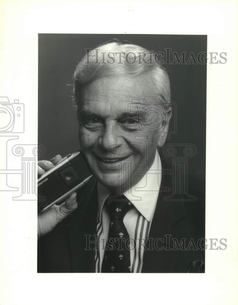 1990 Press Photo Victor Kiam, owner of the New England Patriots. - Historic Images