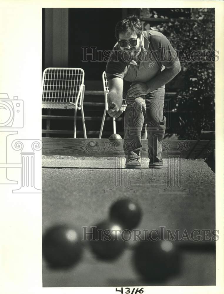 1987 Press Photo Alessandro Pieri practices at  Italian American-Bocce Club - Historic Images