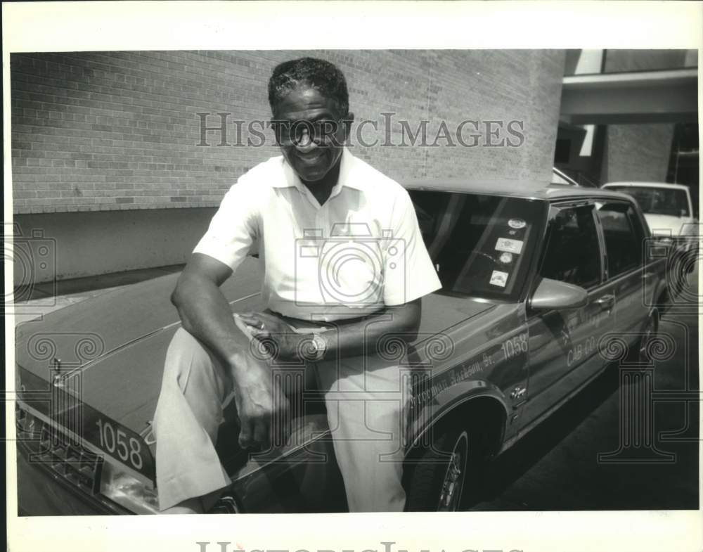 1992 Press Photo Freeman Jackson one of the winners of the Jazzy Cabby Contest - Historic Images