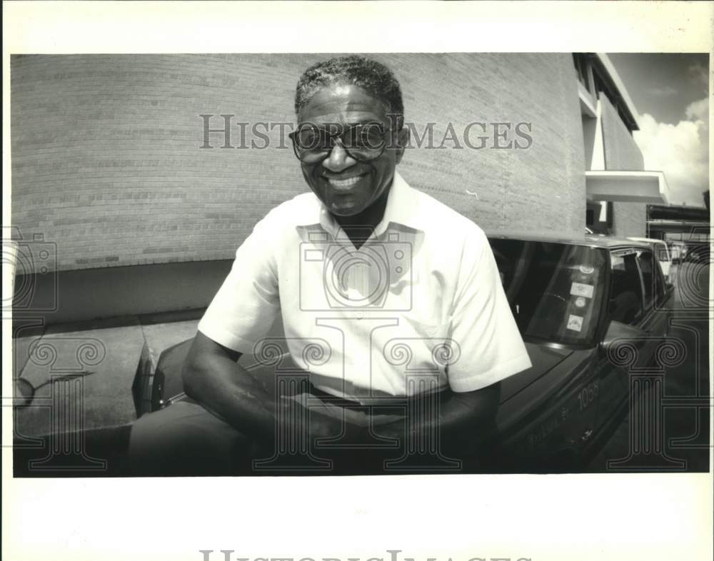 1992 Press Photo Freeman Jackson one of the winners of the Jazzy Cabby Contest - Historic Images