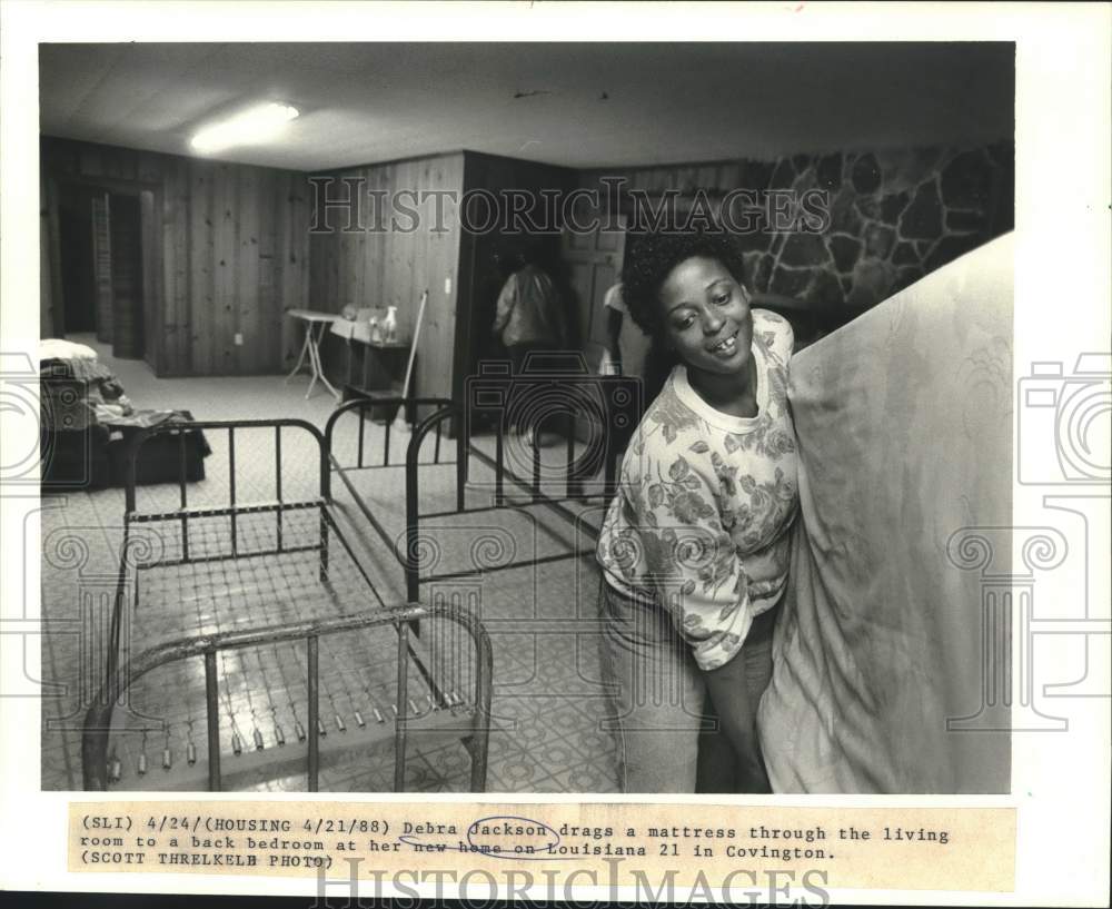 1988 Press Photo Covington-Debra Jackson moving in to new home on Louisiana 21 - Historic Images