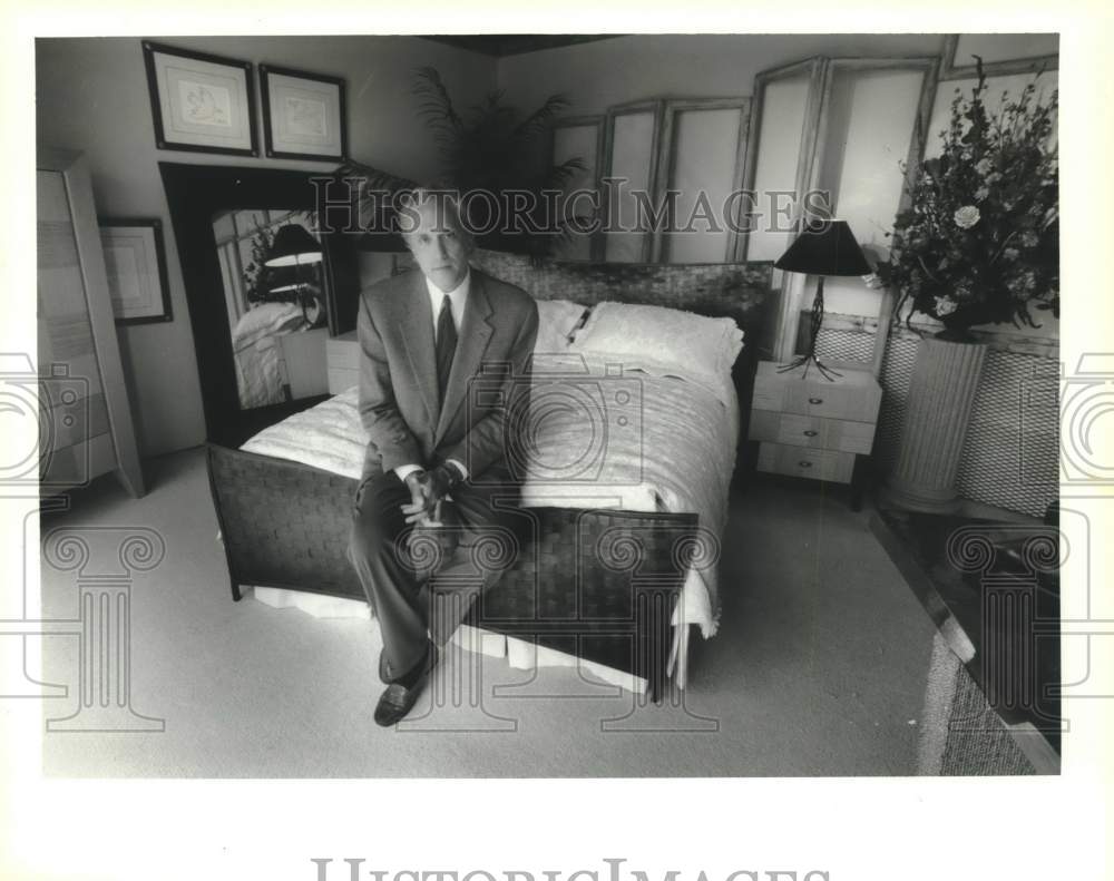 1995 Press Photo Dakota Jackson is a furniture designer from New York - Historic Images