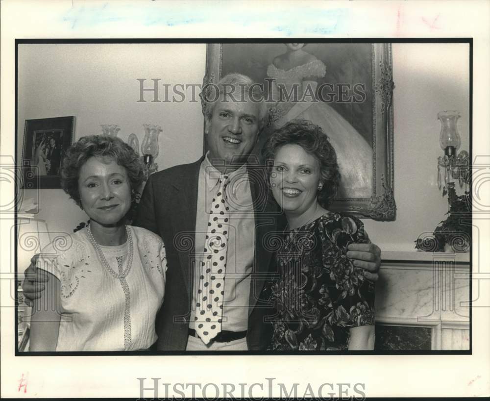 1990 Press Photo Charlotte Spooner, Felix and Dena Jackson at the Essix Club. - Historic Images