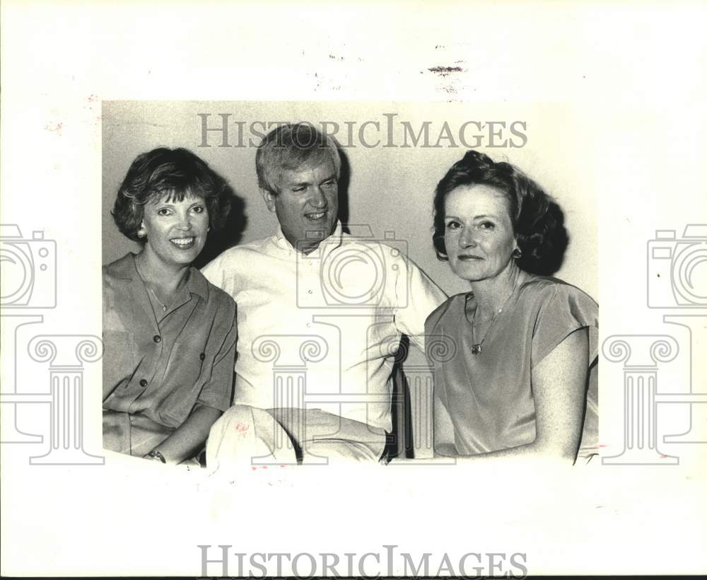 1988 Press Photo Dena Jackson, Felix Jackson, &amp; Diana Ogden at the Essex Club. - Historic Images