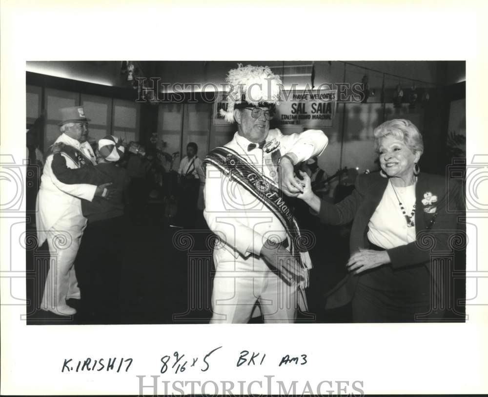 1993 Press Photo Harry Lee &amp; Sal Saia dance at Irish-Italian Presentation Party - Historic Images