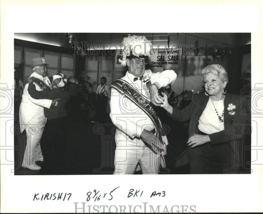 1993 Press Photo Harry Lee & Sal Saia dance at Irish-Italian Presentation Party - Historic Images