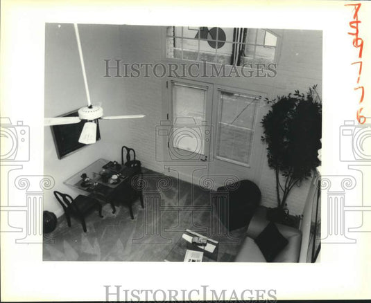 1988 Press Photo View of the living/dining area at Henderson Apartment - Historic Images