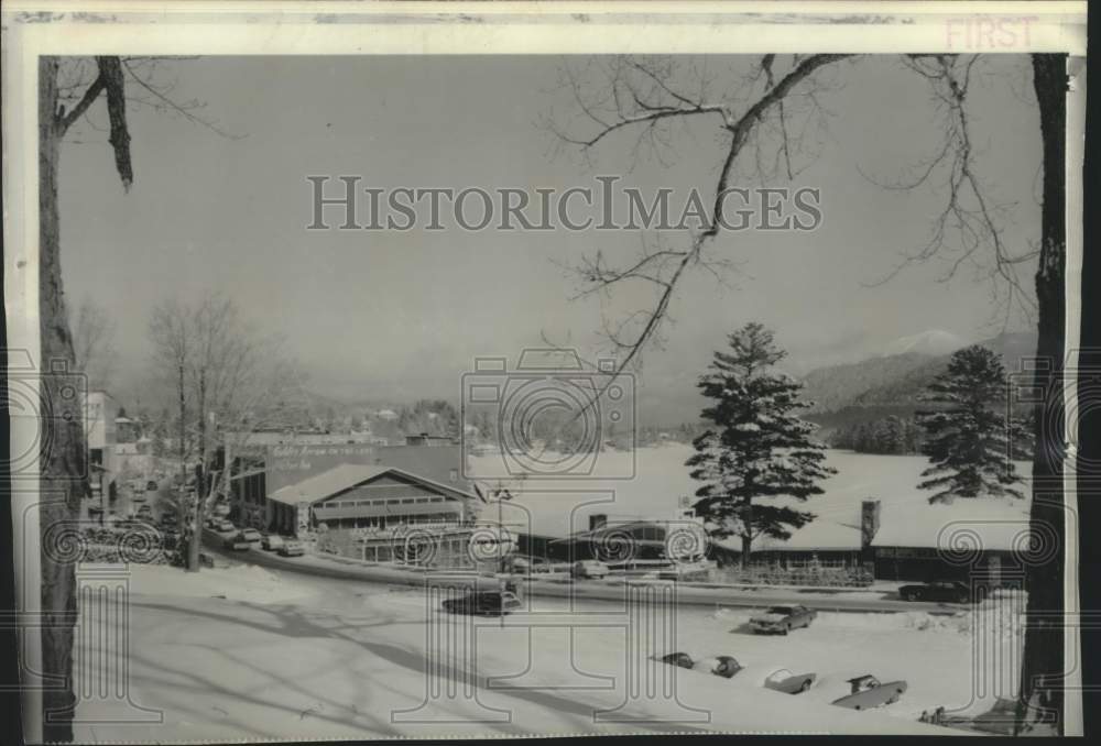 1974 Press Photo Winter Scene at Lake Placid &amp; Mirror Lake in New York- Historic Images