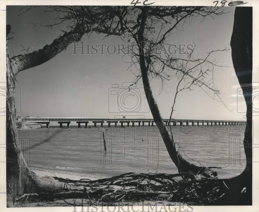 Press Photo View of the Mandeville end section of Lake Pontchartrain Causeway - Historic Images