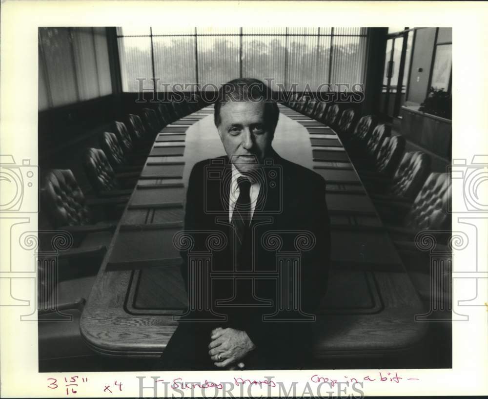 1989 Press Photo Aaron Johnston, CEO of Louisiana Blue Cross Blue Shield - Historic Images