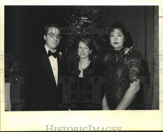 1994 Press Photo Attendees at the Elmwood Medical Center's Christmas party - Historic Images