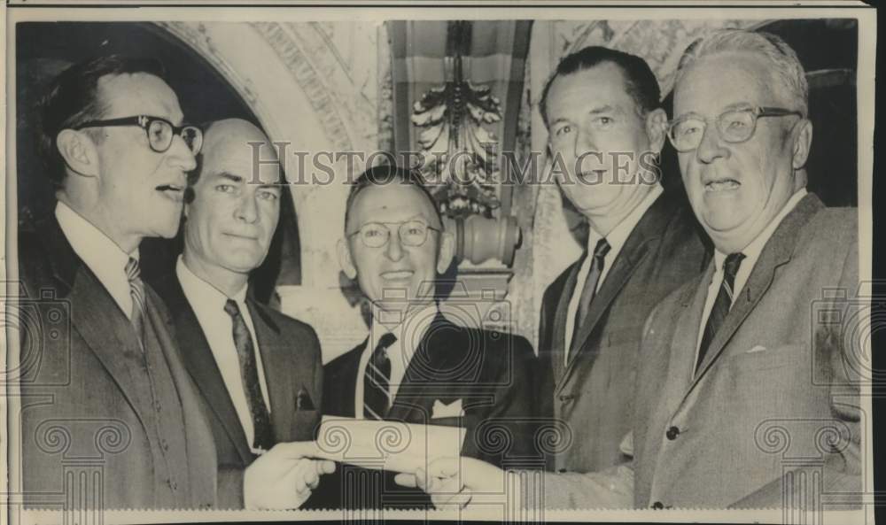 1987 Press Photo Railroad Officials &amp; Governor Paul Johnson during ceremonies - Historic Images