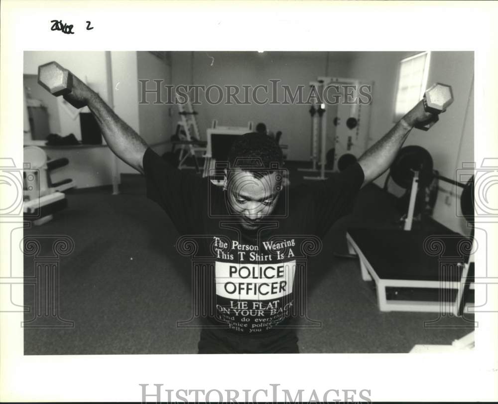 1994 Press Photo Deputy Richard Jackson, St. Bernard Parish Sheriff- working out - Historic Images