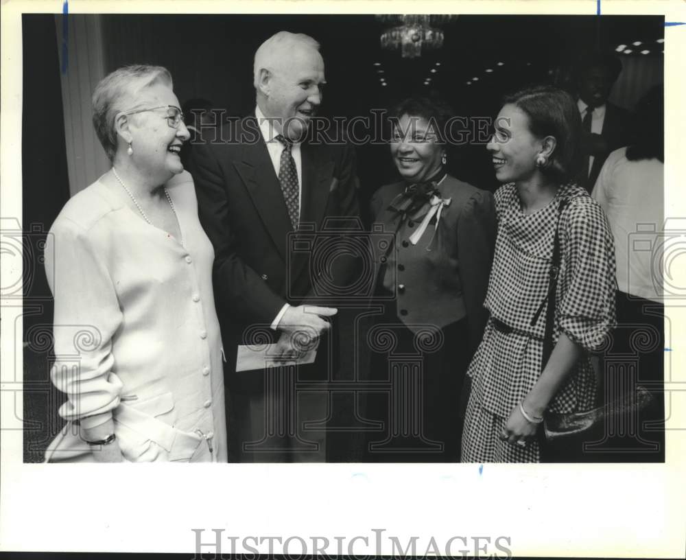 1989 Press Photo Guest attending the Links Party At Fairmont Hotel - Historic Images