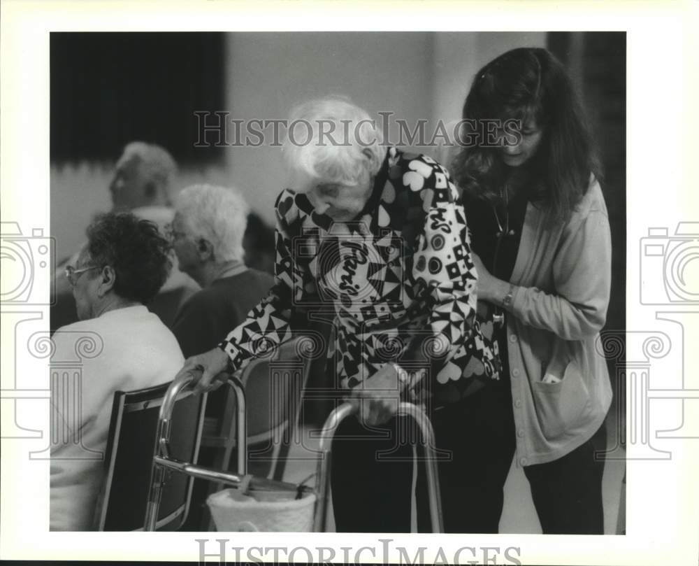 1994 Press Photo Janice Gill &amp; Helen Cavalier at Kenner Adult Day Care Center - Historic Images