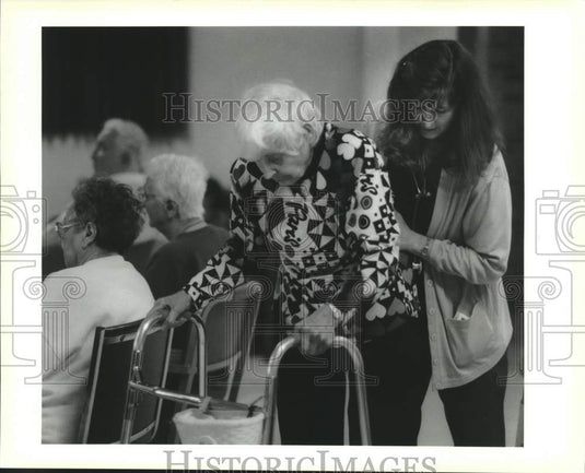 1994 Press Photo Janice Gill & Helen Cavalier at Kenner Adult Day Care Center - Historic Images