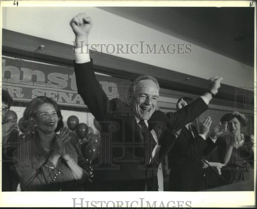 1990 Press Photo Senator J. Bennett Johnston celebrates victory in Senator Race - Historic Images