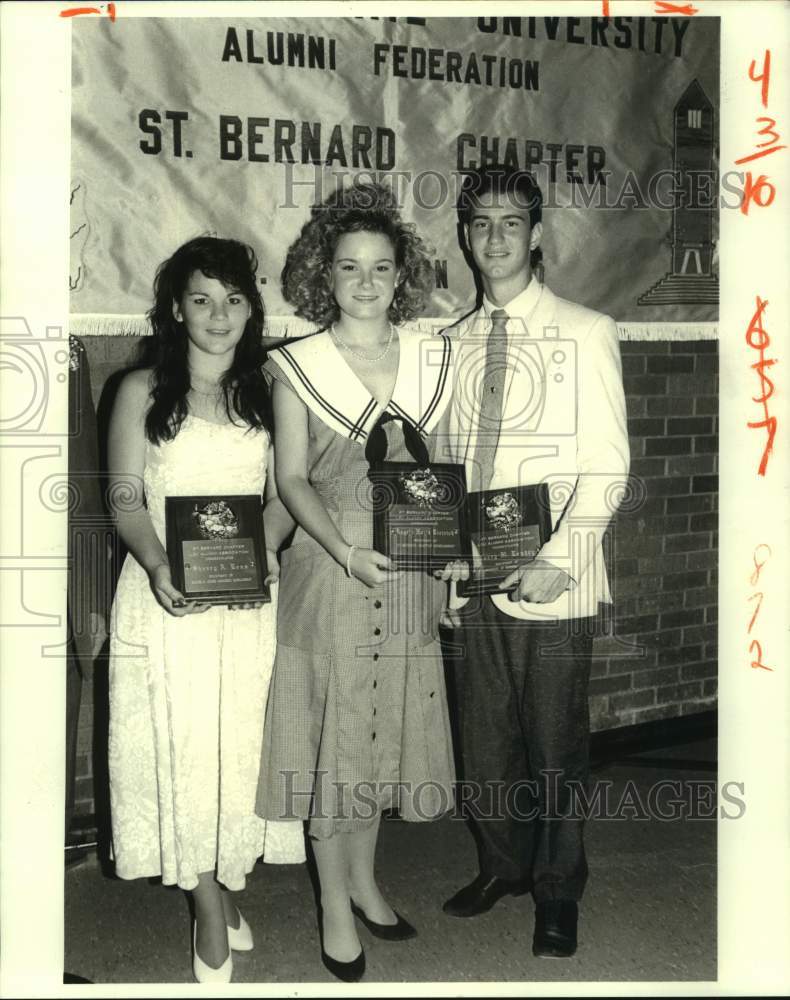 1988 Press Photo Congratulatory Plaques presented at LSU Alumni banquet- Historic Images