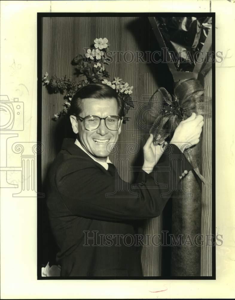 1989 Press Photo Brother Ivy LeBlanc, S. C. during Martin Patron Party - Historic Images