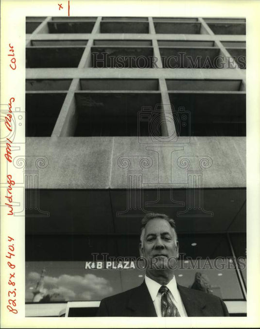 1989 Press Photo James J. LeBlanc, president of K&B at K&B Plaza - Historic Images