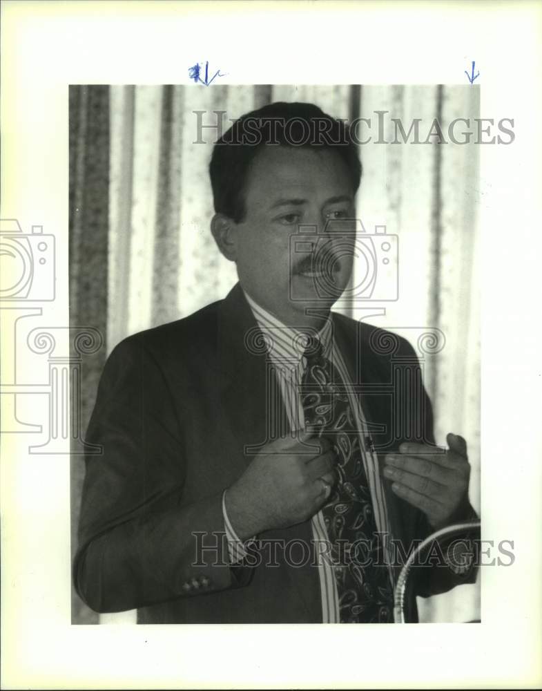 1995 Press Photo Dr. Reid Lea, assistant professor of UNO Urban Waste Management - Historic Images